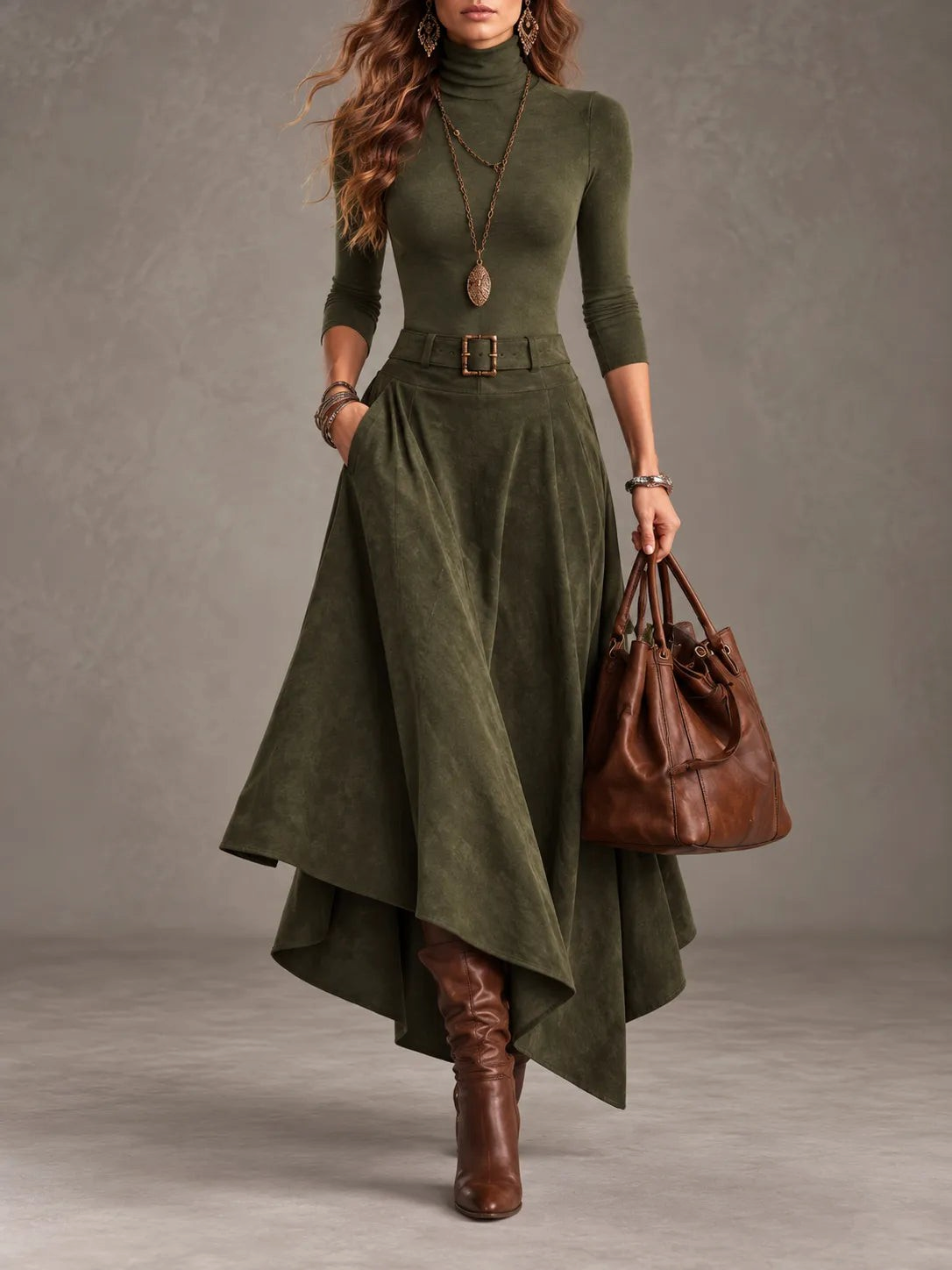 Conjunto Alessia Vellani de dos piezas verde oliva con top de cuello alto y falda midi asimétrica de estilo bohemio