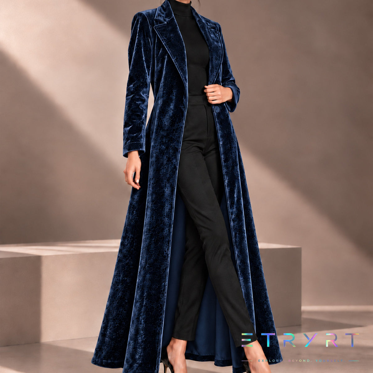 Beatrice | Cappotto lungo in velluto aperto