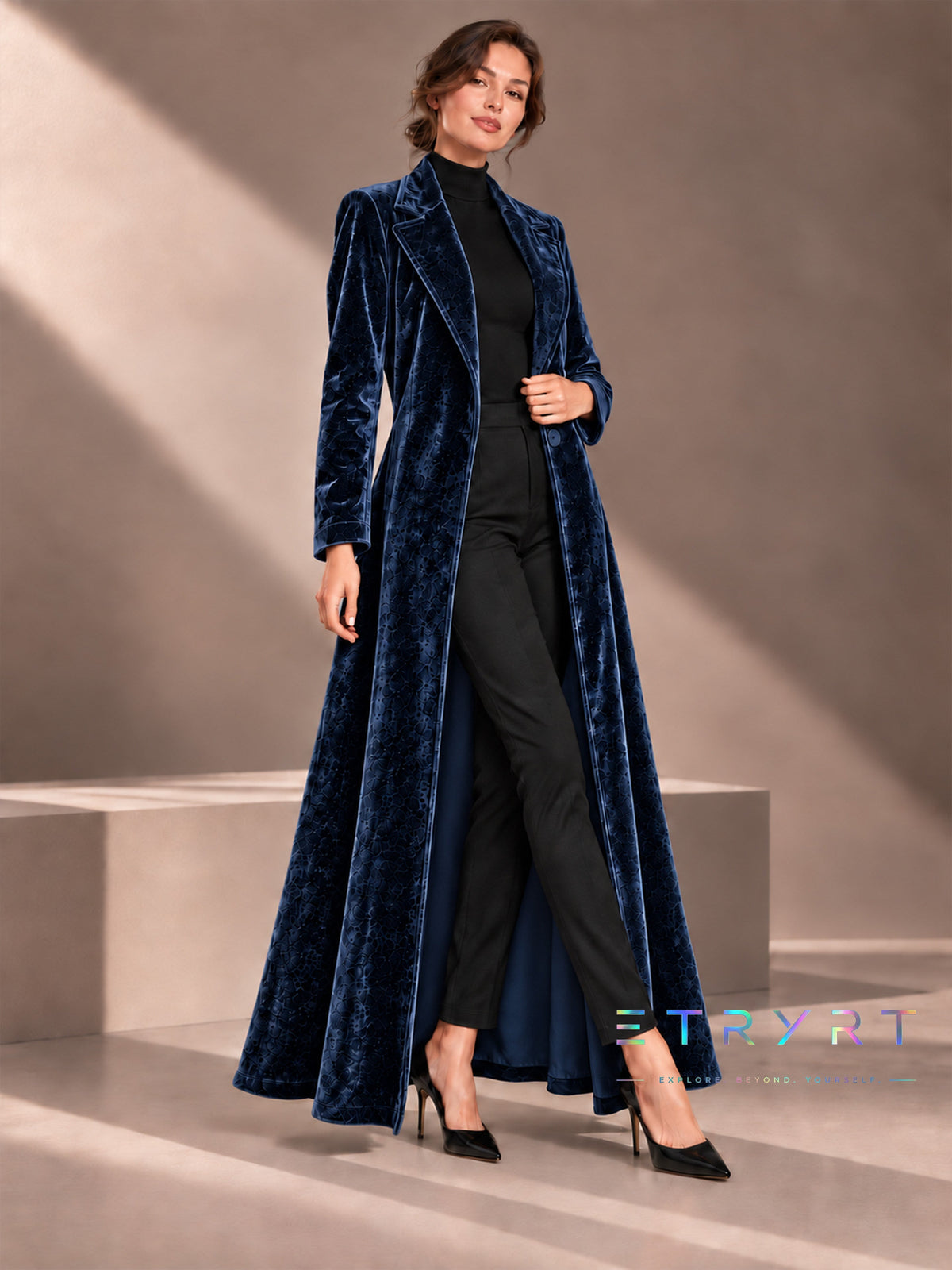 Beatrice | Cappotto lungo in velluto aperto