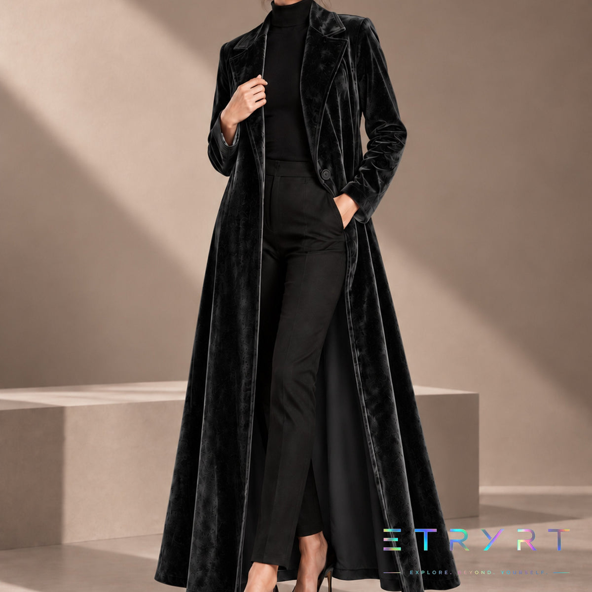 Beatrice | Cappotto lungo in velluto aperto