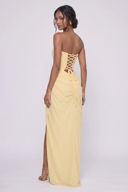Antonella – Abito lungo da damigella in chiffon elasticizzato con taglio dritto.