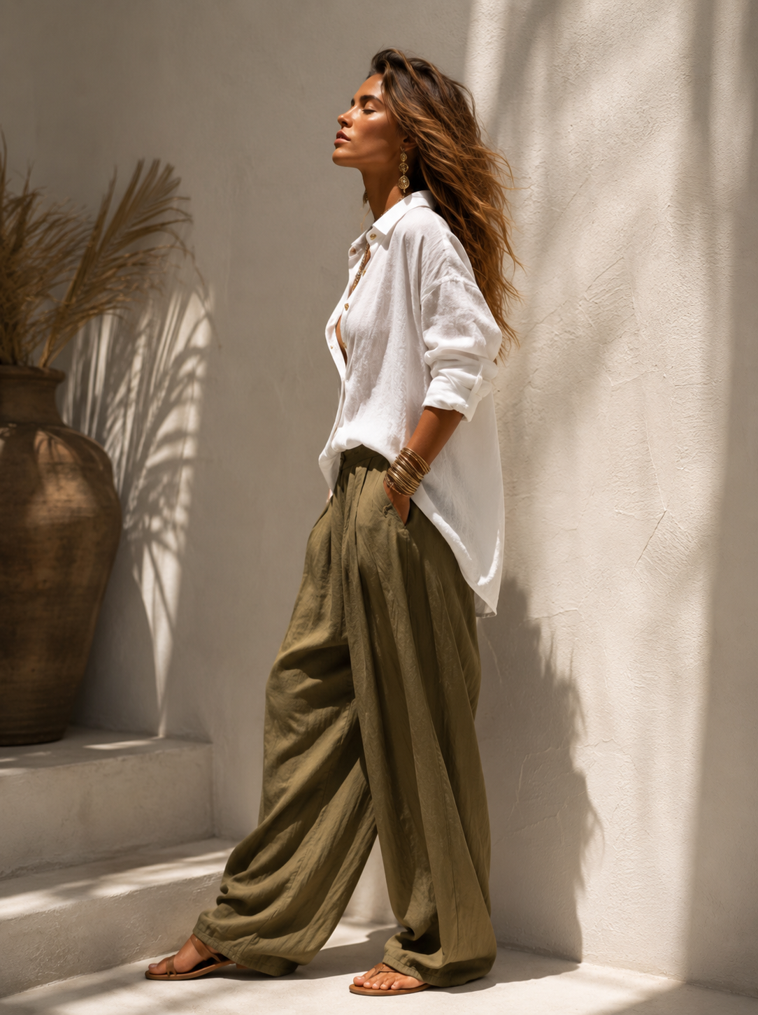 Valentina - Completo con camicia bianca oversize e pantaloni larghi verdi a palloncino