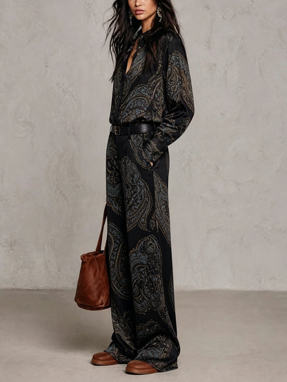 Lidia - Completo Bordeaux-Viola Effetto Satinato con Stampa Paisley, Camicia e Pantaloni Palazzo con Cintura