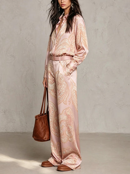 Lidia - Completo Bordeaux-Viola Effetto Satinato con Stampa Paisley, Camicia e Pantaloni Palazzo con Cintura