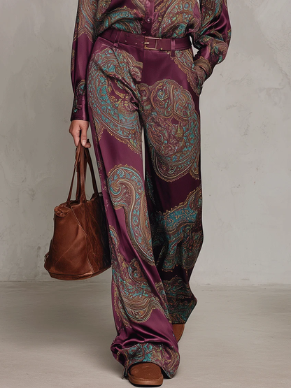 Lidia - Completo Bordeaux-Viola Effetto Satinato con Stampa Paisley, Camicia e Pantaloni Palazzo con Cintura