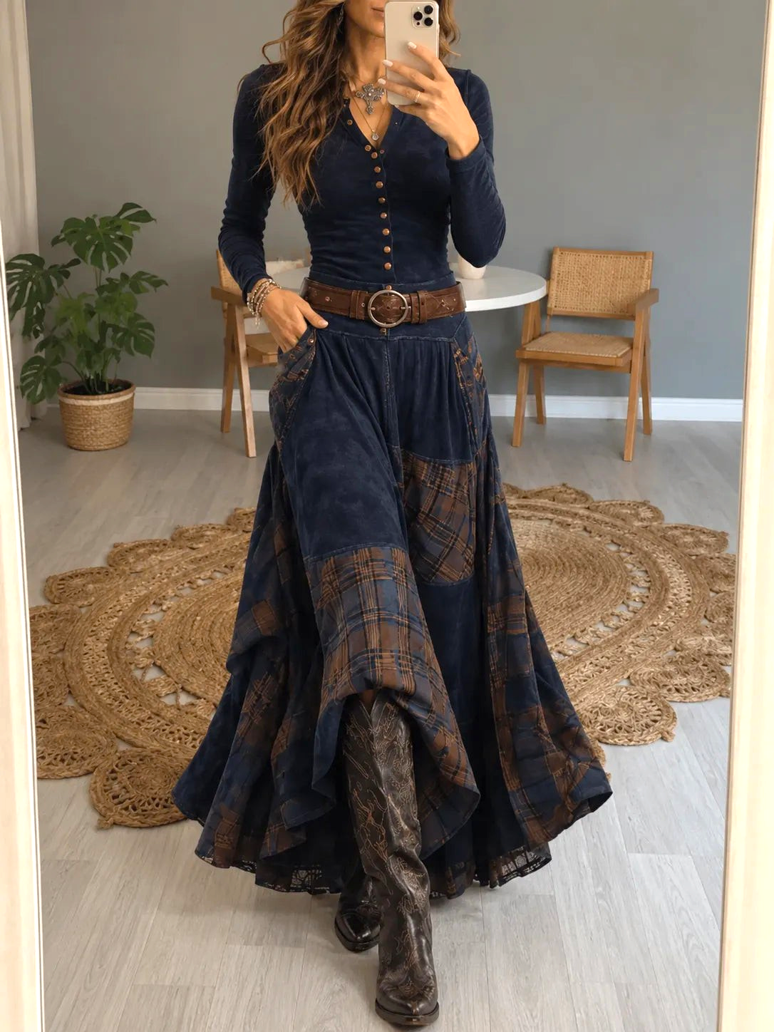 Vestito lungo Alessia Vellani blu navy in camoscio con inserti scozzesi, cintura in pelle e bottoni frontali